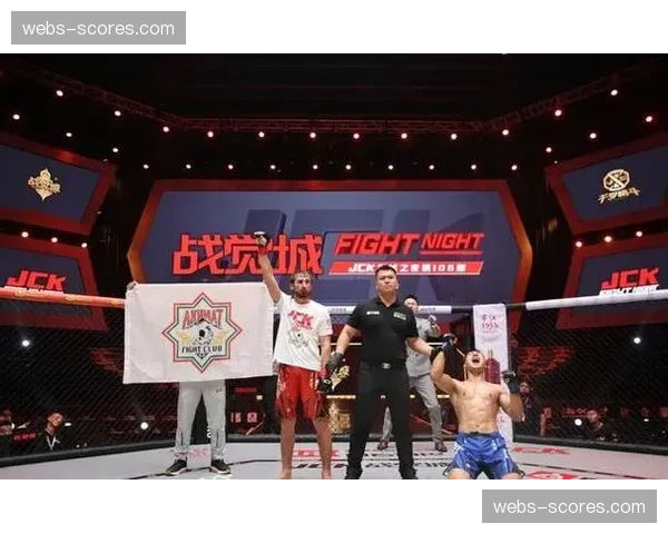 八角笼外的对决：两位选手的教练团队在后台发生短暂口角